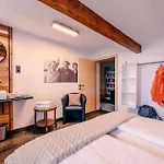 Chalet-Apartment Fuer 9 Bis 10 Personen Zentral & Ruhig 2 Min Zur Galzigbahn Sankt Anton * Sankt Anton am Arlberg