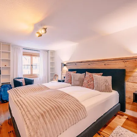 Chalet-apartment Fuer 9 Bis 10 Personen Zentral & Ruhig 2 Min Zur Galzigbahn Sankt Anton סן אנטון