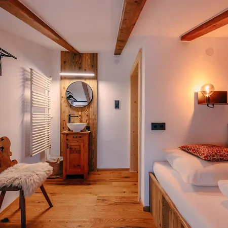 Chalet-apartment Fuer 9 Bis 10 Personen Zentral & Ruhig 2 Min Zur Galzigbahn Sankt Anton *