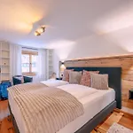 Chalet-Apartment für 9 bis 10 Personen zentral&ruhig 2 Min zur Galzigbahn Sankt Anton Apartamento *