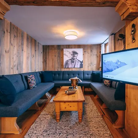 Chalet-Apartment für 9 bis 10 Personen zentral&ruhig 2 Min zur Galzigbahn Sankt Anton Apartamento