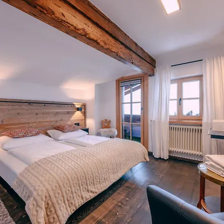 Chalet-apartment Fuer 9 Bis 10 Personen Zentral & Ruhig 2 Min Zur Galzigbahn Sankt Anton