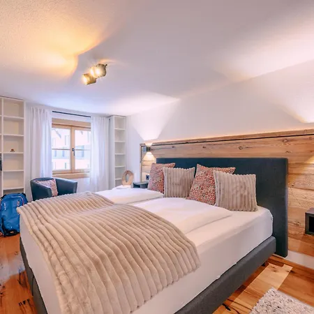 Chalet-apartment Fuer 9 Bis 10 Personen Zentral & Ruhig 2 Min Zur Galzigbahn Sankt Anton Apartamento *